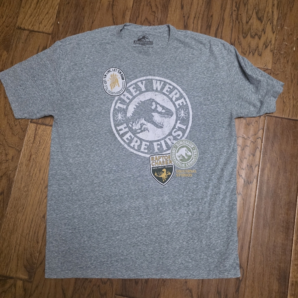 Jurassic World Universal Gray Graphic Tee sz Xl